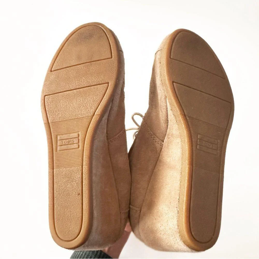 Toms Women's 7 Tan Suede Desert Wedges